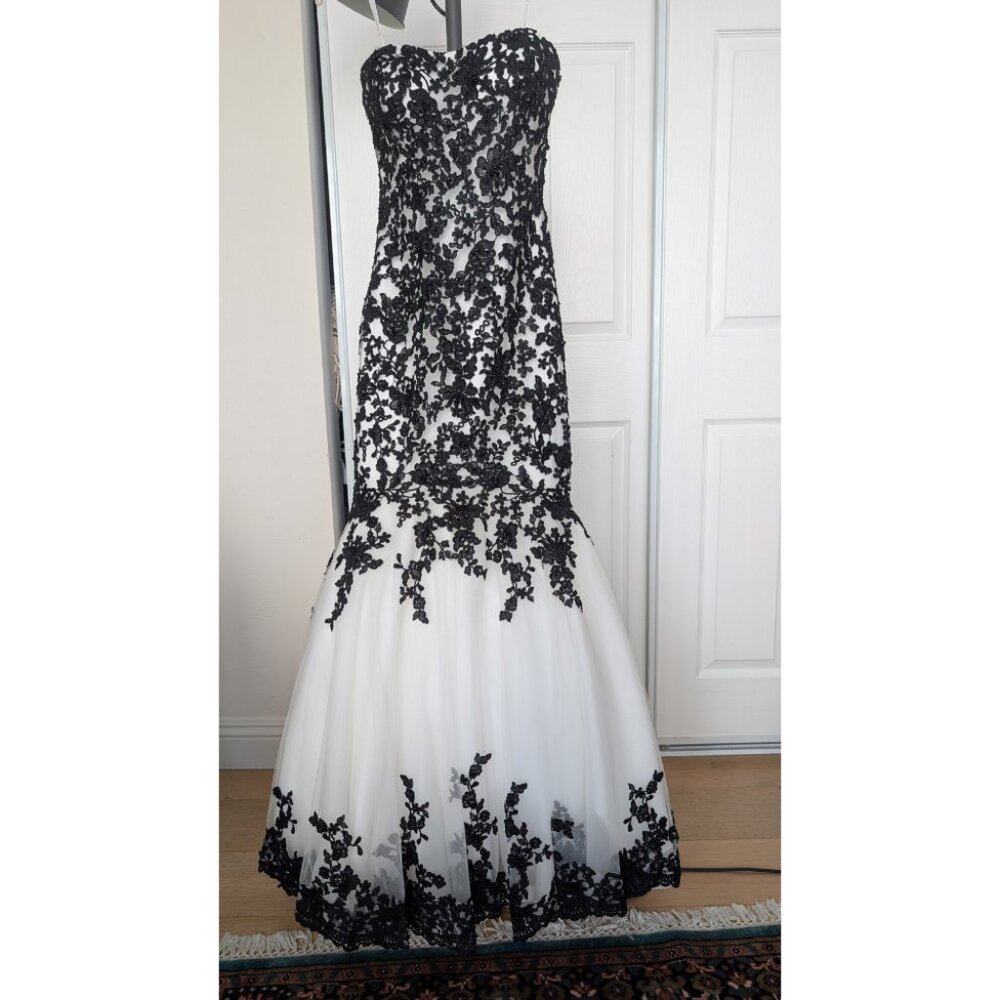 Allure Romance Black & White Lace Wedding Dress — Professionally Altered